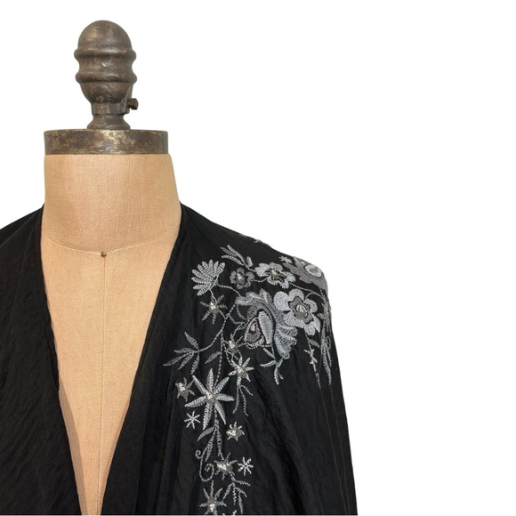 Hello Nite! "Silky Soft Embroidered Loungewear Black Kimono" - Picture 4 of 7
